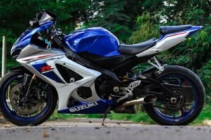 Moto Suzuki